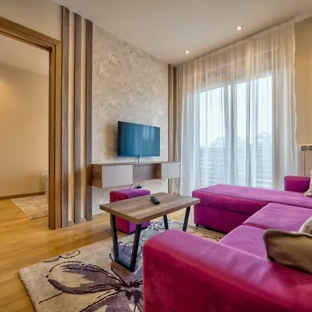 Golden Wood Apartment *