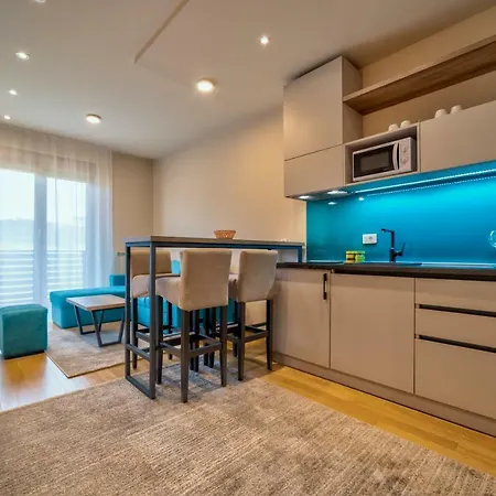 Golden Wood Apartment *