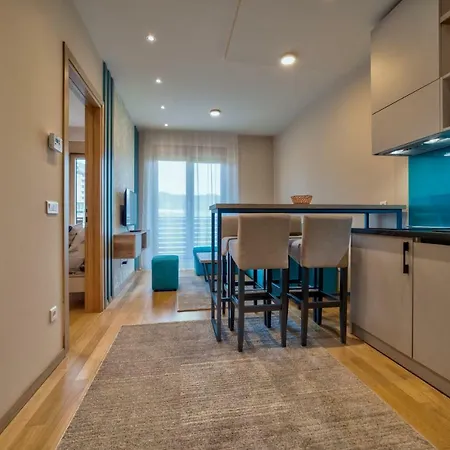 Golden Wood Apartment